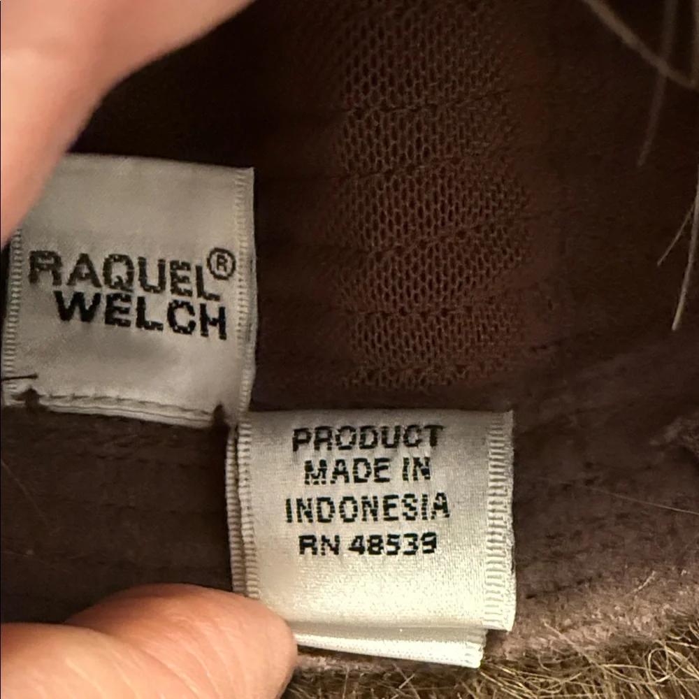 Raquel Welch Luxurious Brown Hair Wig - Picture 5 of 10